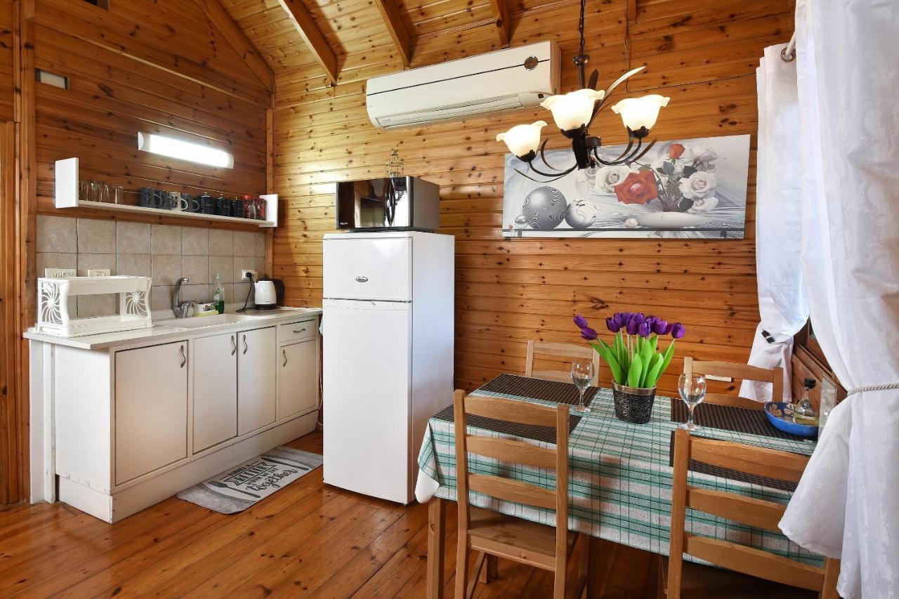 Vila Tal Nof Cabins Manot Exteriér fotografie